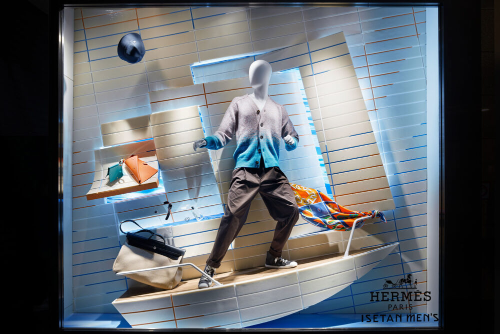 HERMÈS Mens “GRAND LARGE” window